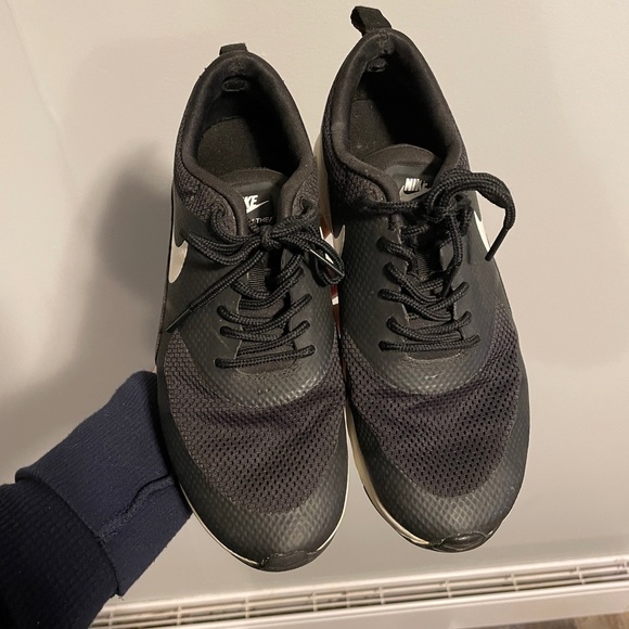 Size 8 women’s Nike air Thea. Good used condition. - Picture 2 of 5